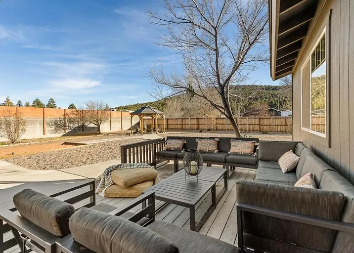 Grand Canyon Basecamp Hot Tub 4 King Beds Ferienhaus *