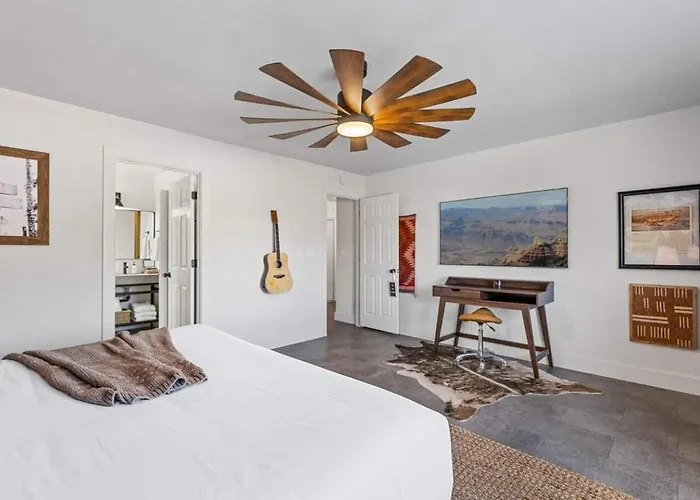 Grand Canyon Basecamp Hot Tub 4 King Beds * Williams